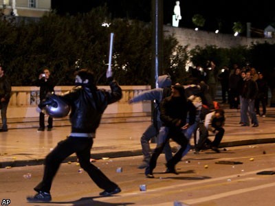 Анархисты "отметили" неделю со дня начала беспорядков в Греции
