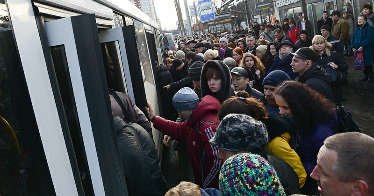 Новости реформ. Коллапс общественного транспорта в с-Петербурге. Транспортная реформа СПБ очереди на остановках. Транспортная реформа Беглова. РБК транспортная реформа.