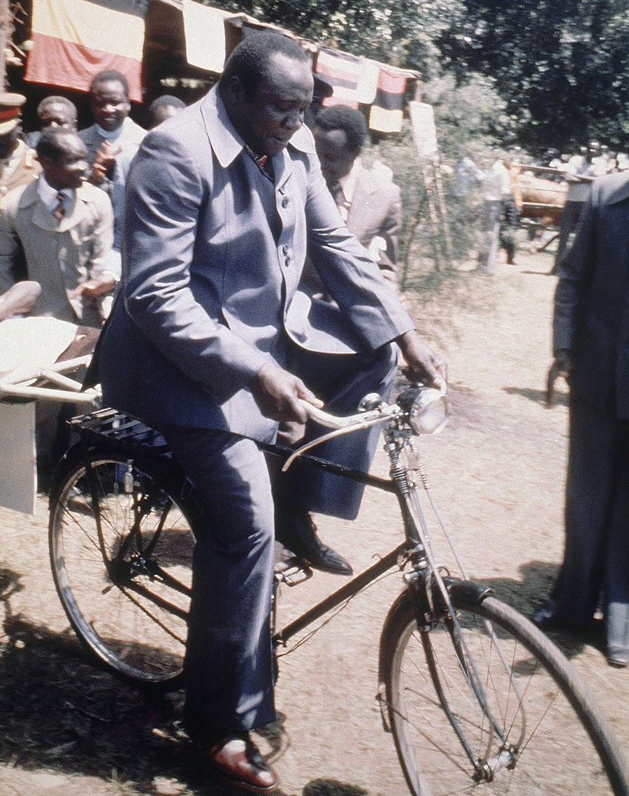 Президент Уганды Иди Амин правил страной восемь лет, пока в 1979 году его войска не вторглись в Танзанию, но были разбиты. Амин бежал в Ливию, а затем в Саудовскую Аравию, несколько раз пытался вернуться назад, но восстановить власть ему не удалось. В 2003 году он умер, так и не вернувшись на родину