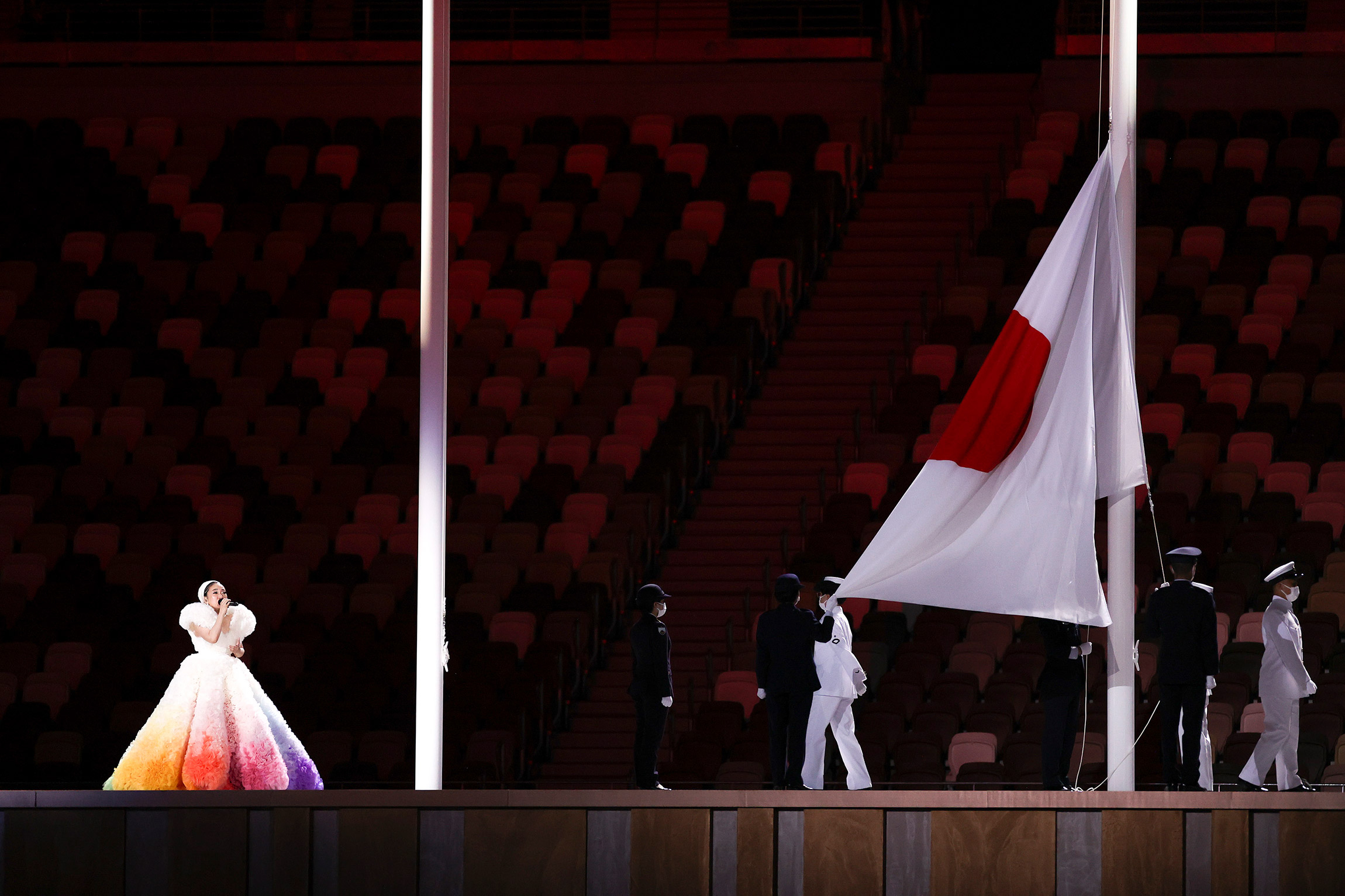 Первым над стадионом подняли флаг Японии, как страны&nbsp;&mdash; хозяйки Игр