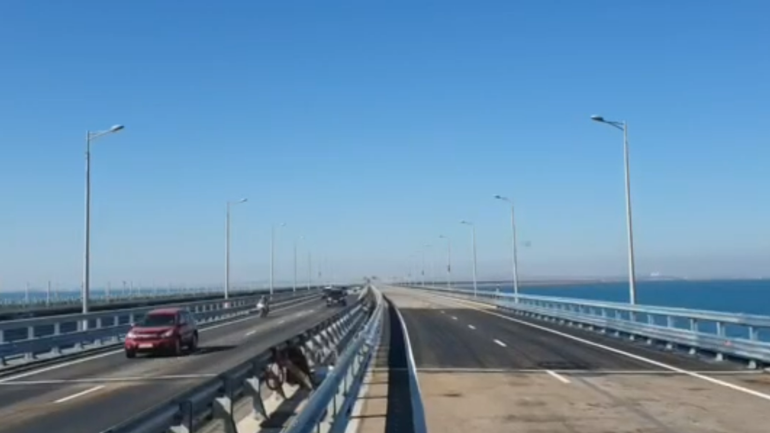 Движение по Крымскому мосту полностью восстановили после ремонта. Видео