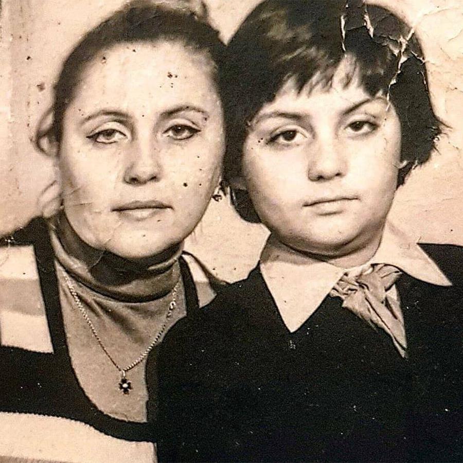 Кирилл Серебренников в детстве со своей мамой Ириной Александровной