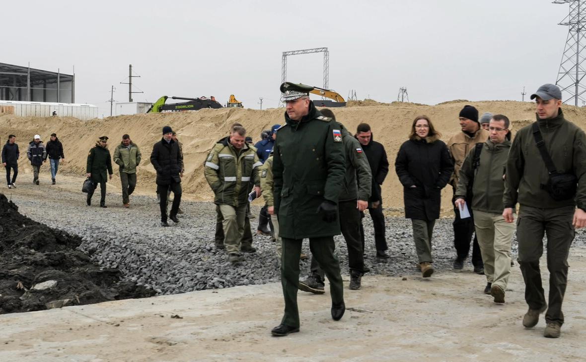 Тимур Иванов во время осмотра строительства водовода, соединяющего Ростовскую область и Донбасс