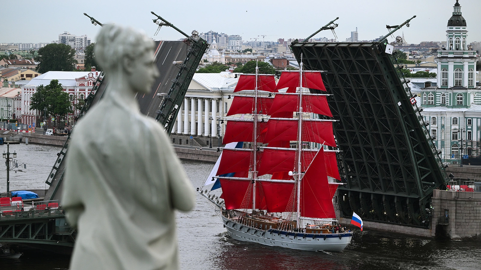 Бриг «Россия» на Неве, Санкт-Петербург