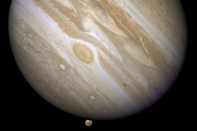 Гигант Солнечной системы Юпитер и&nbsp;один из&nbsp;его спутников Ганимед