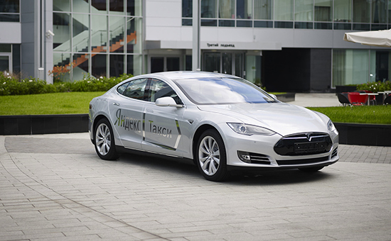 Электроавтомобиль Tesla, приобретенный компанией &laquo;Яндекс&raquo;