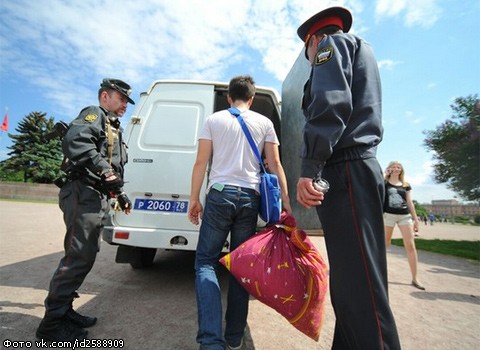 В Петербурге задержаны 7 участников "боя подушками"