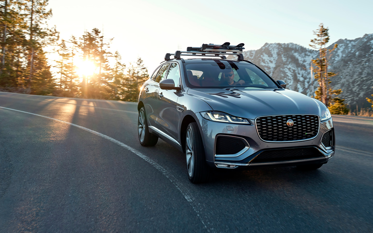 Двойной «Джей». 7 фактов об обновлении Jaguar F-Pace