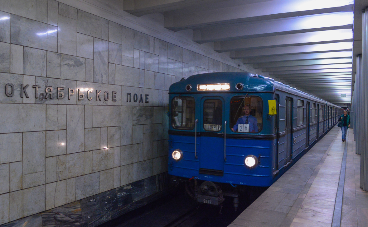 В Москве на фиолетовой ветке метро произошел сбой из-за человека на путях
