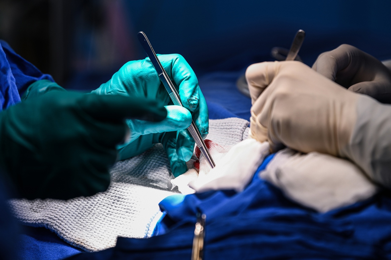 Доктора обвиняют в мошенничестве при проведении хирургических операций