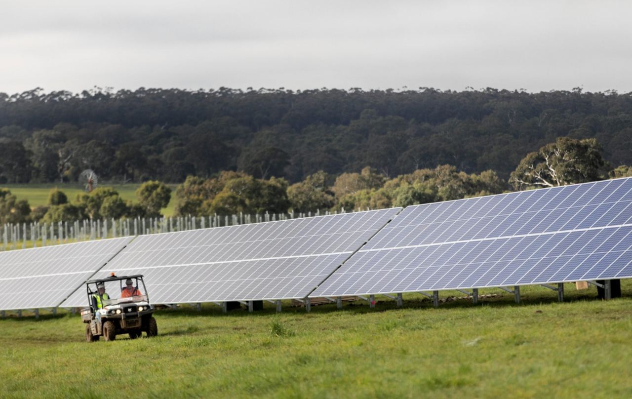 Солнечная электростанция на территории аэропорта Мельбурна занимает площадь 26 футбольных полей