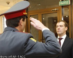 Д.Медведев подписал закон о соцгарантиях полицейским