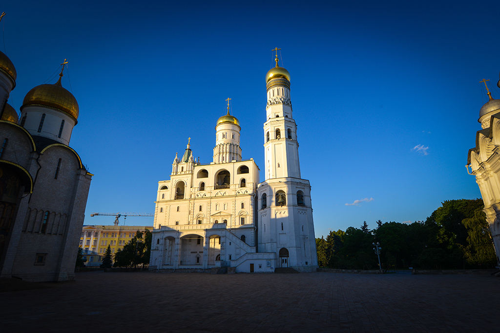 Колокольня Ивана Великого (высота &mdash; 81 м) на территории Кремля