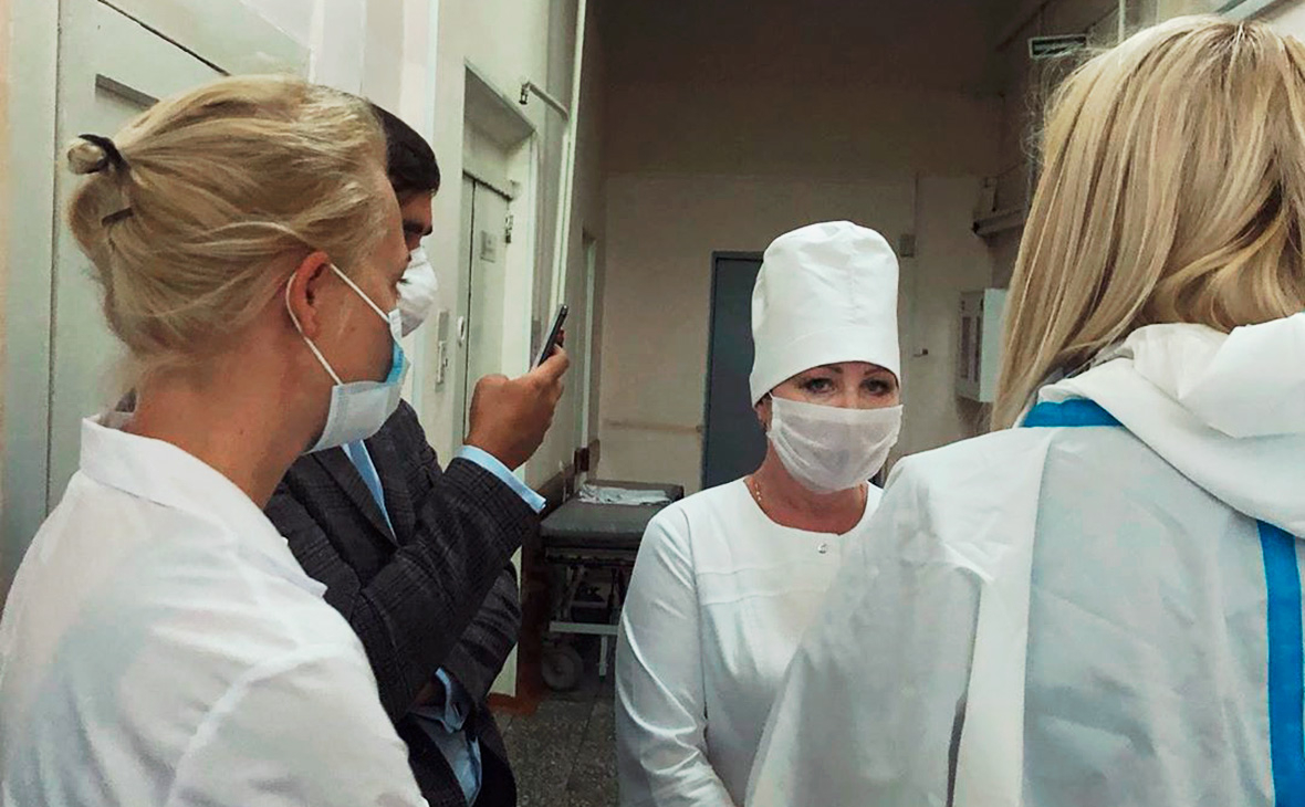 Юлия Навальная пришла к главврачу омской больницы