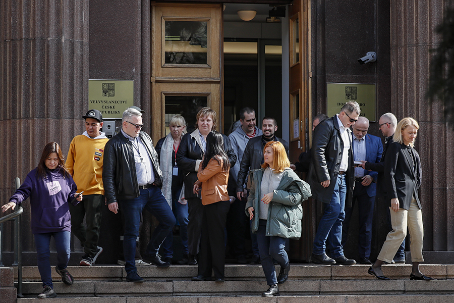 В этот&nbsp;же день посольство Чехии в Москве на улице Юлиуса Фучика покинули 20 чешских дипломатов&nbsp;&mdash; это была ответная мера Москвы на высылку российских представителей