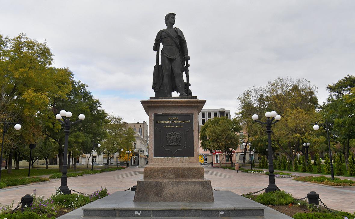 Памятник&nbsp;Григорию&nbsp;Потёмкину в Херсоне, 20 октября 2022 г.