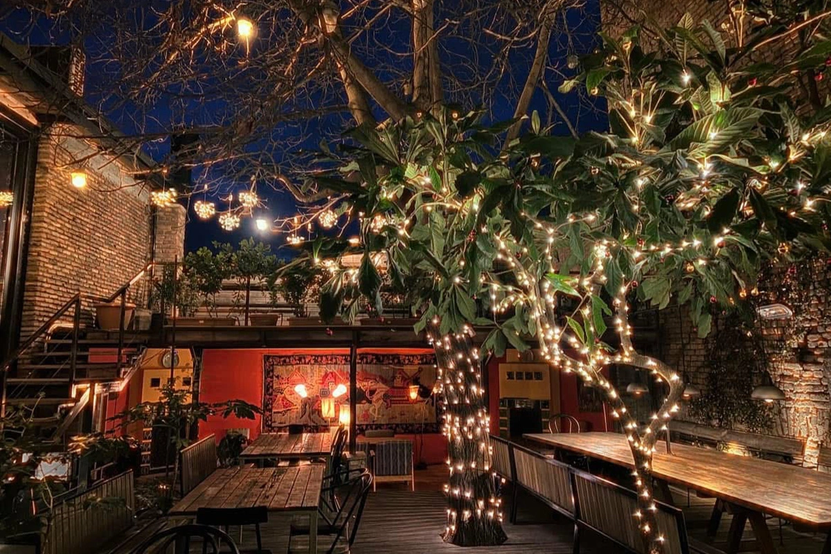 Ресторан Shavi Lomi («Черный Лев»), Тбилиси, ул. Зураба Квливидзе, 30