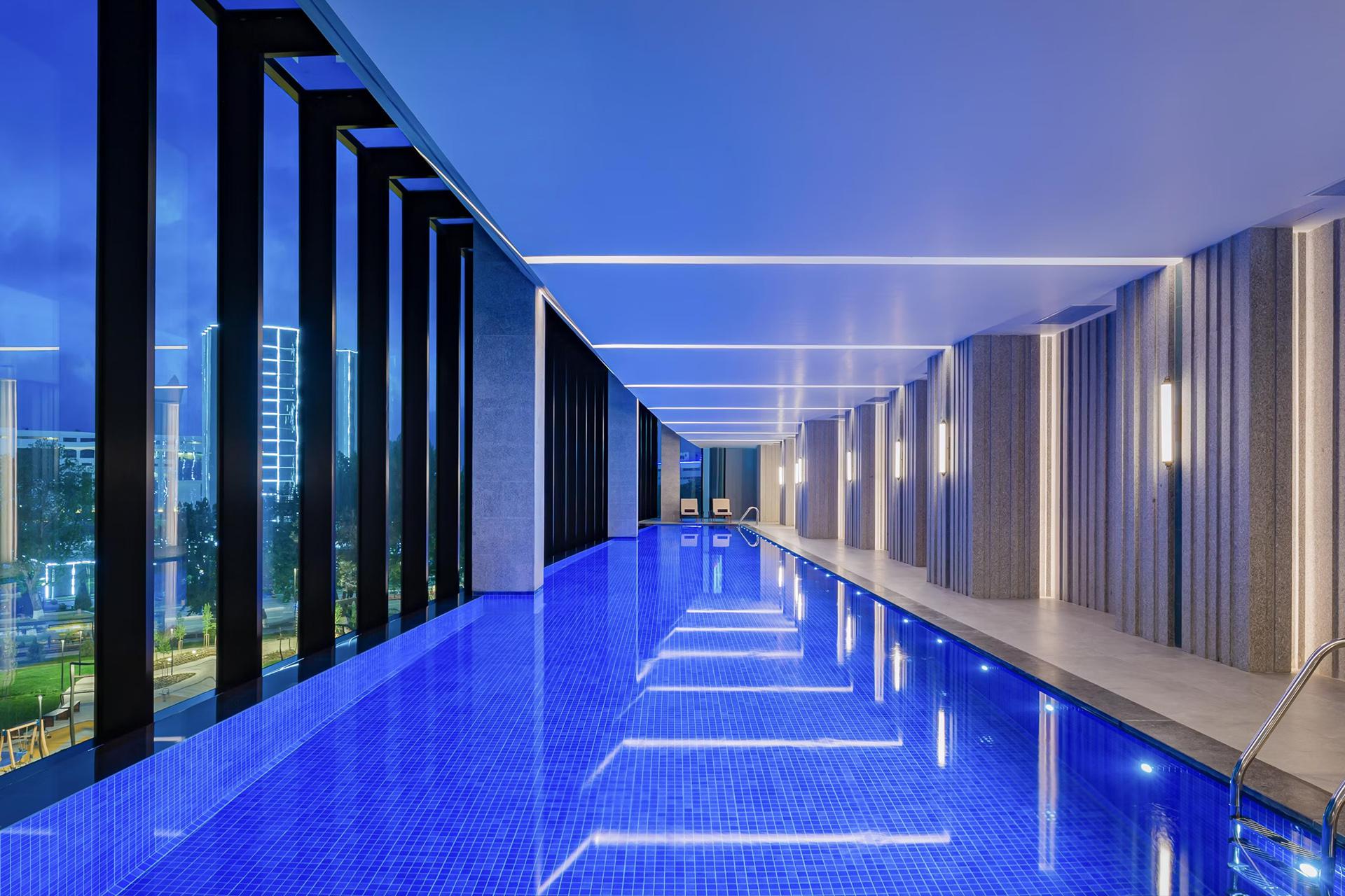 Бассейн отель Intercontinental