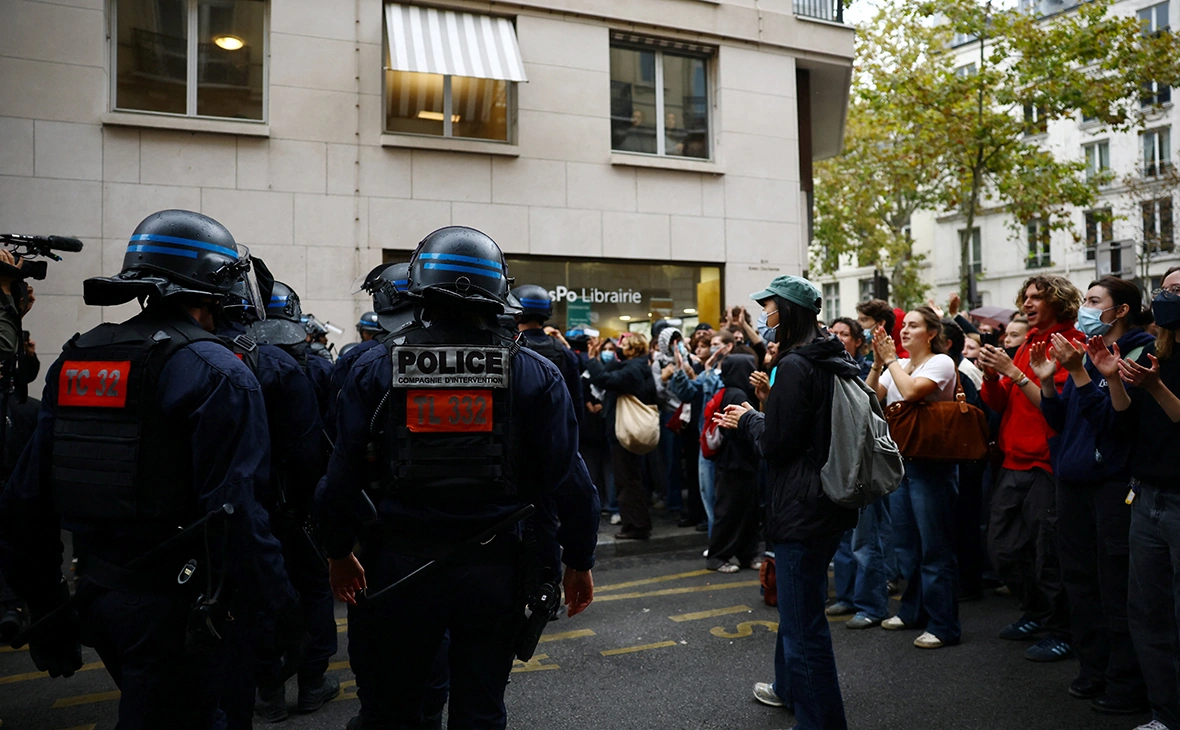 Sarah Meyssonnier / Reuters
