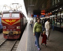 В Петербурге родители заплатят штраф за проезд сына-"зацепера" на электричке