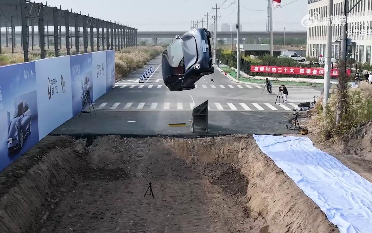 5 самых безумных краш-тестов автомобилей. Это нужно видеть