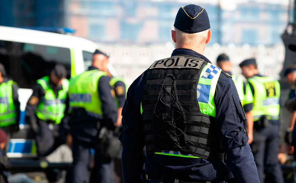 Daniel Holking / Shutterstock