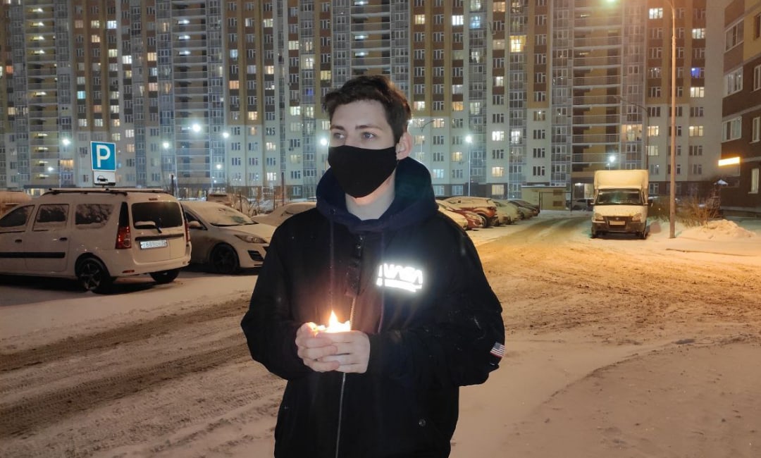 14 февраля тюменцы выходили во дворы и зажигали фонарики в поддержку Алексея Навального
