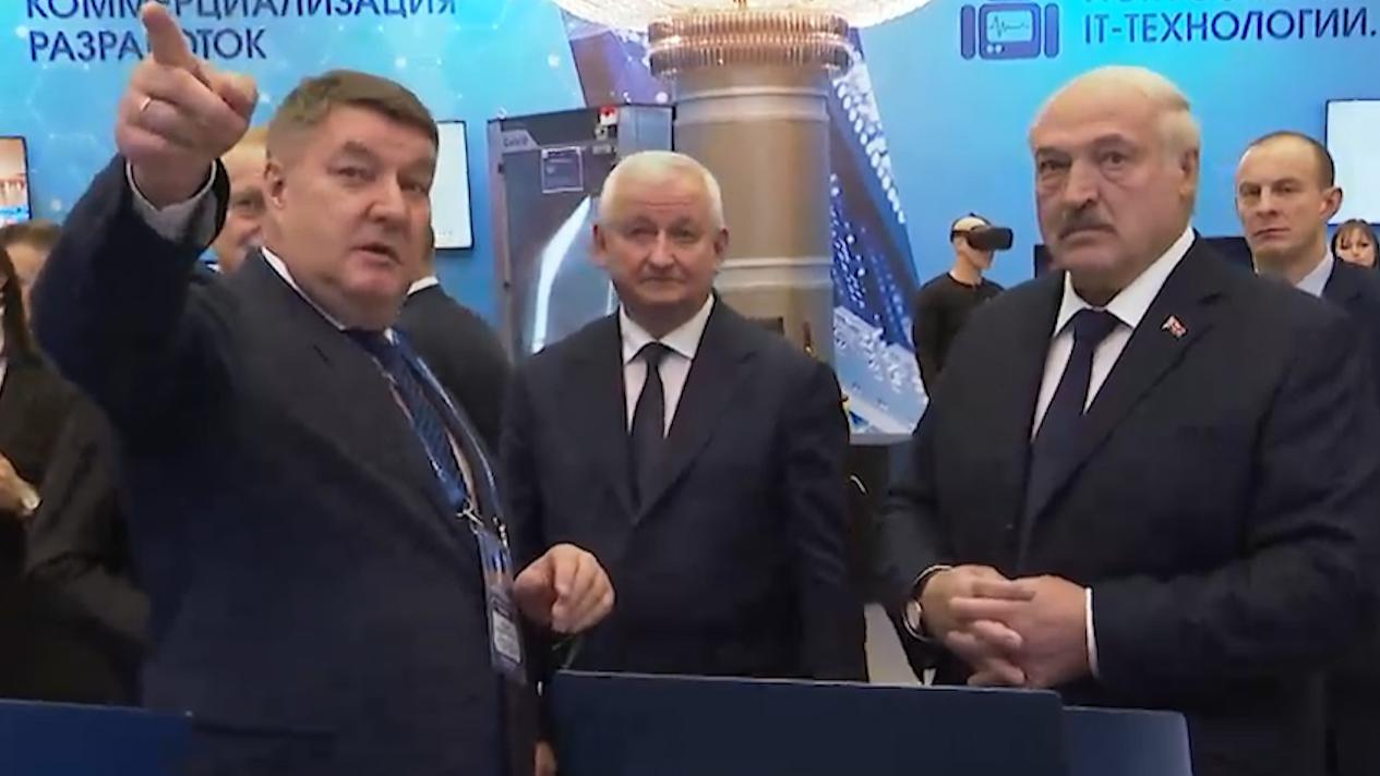 Лукашенко показали прозрачный телевизор «послезавтрашнего дня»