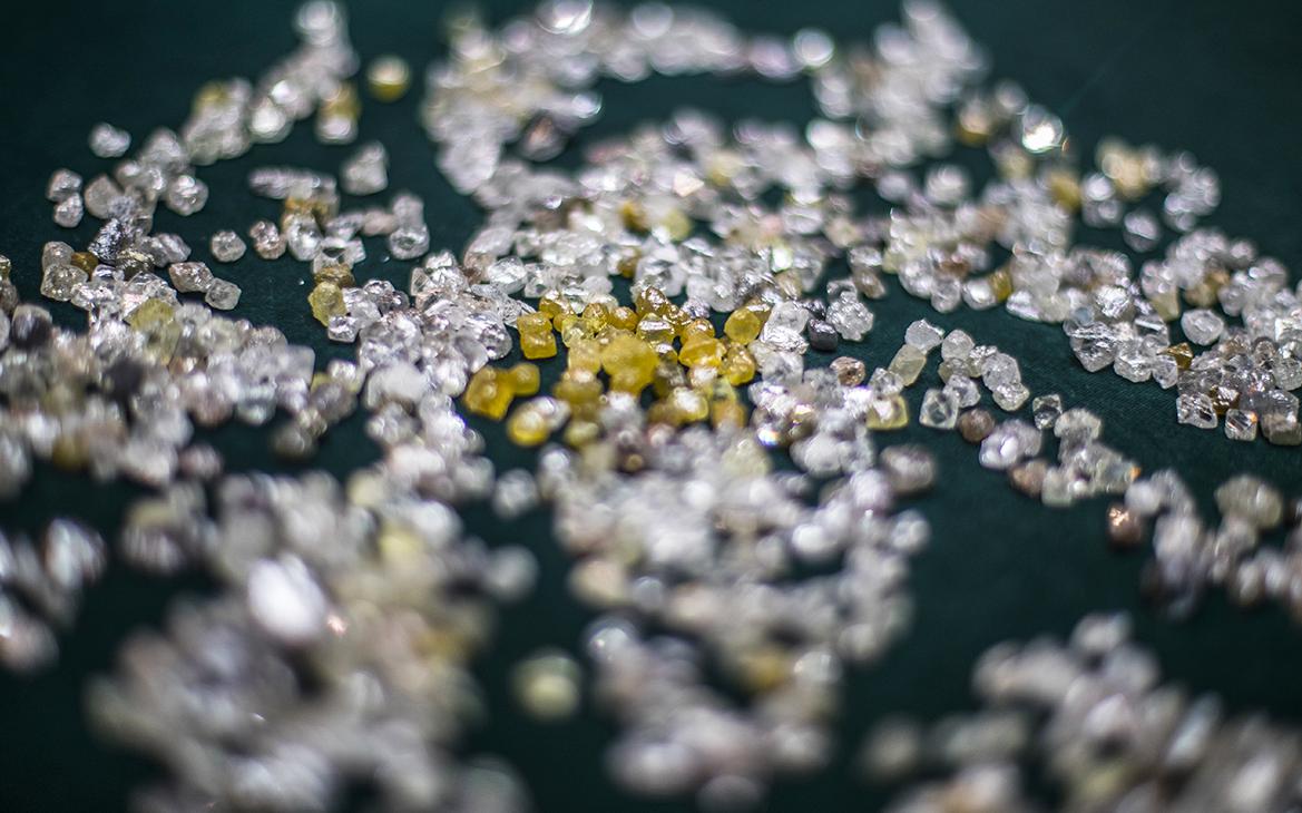 АЛРОСА по запросу Индии приостановит продажи алмазов на два месяца