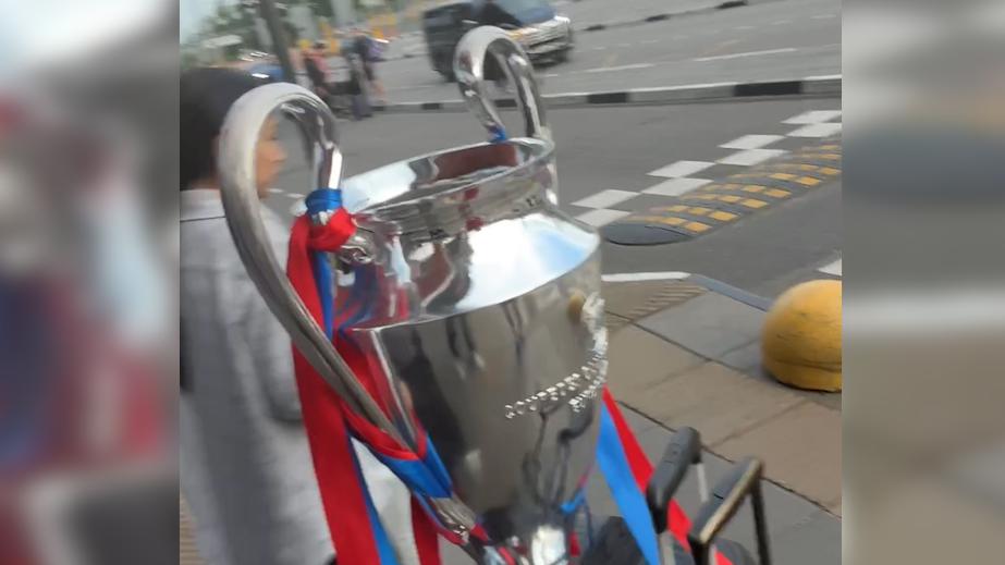 Сафонов прилетел в Москву с кубком Лиги чемпионов