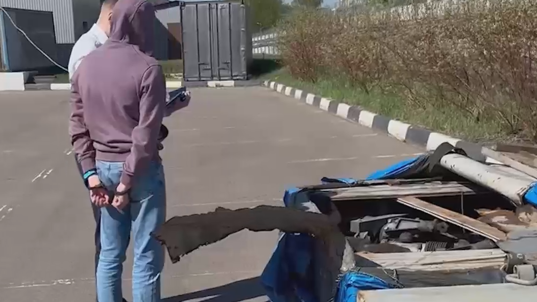 Украинка объявлена в розыск по делу о контрабанде авиазапчастей