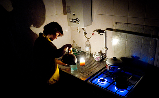 Женщина на кухне в своем доме в Симферополе