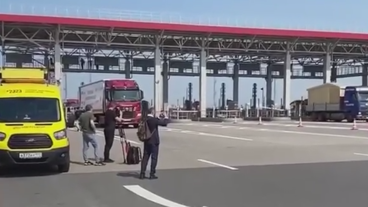Между Москвой и Петербургом запустили беспилотные грузовики. Видео