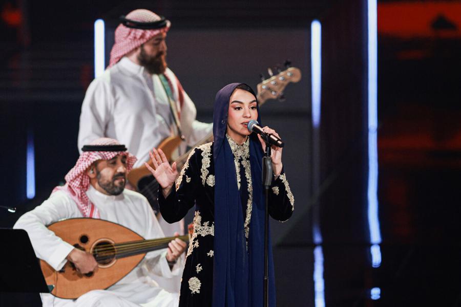 Певица Зейна Имад, представляющая Саудовскую Аравию на Международном музыкальном конкурсе «Интервидение» 2025, во время выступления в концертном зале «Live Арена»