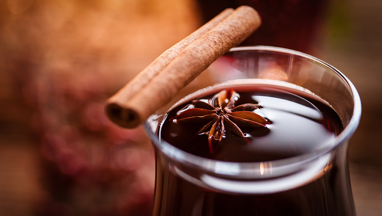 Будет горячо: рецепты грогов и глинтвейнов для холодных январских вечеров