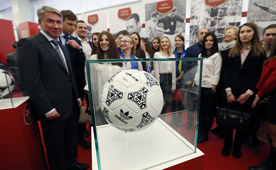 Выставка, посвященная подготовке и проведению чемпионата мира по футболу FIFA 2018, в Госдуме РФ