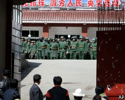 Китайские войска окружают мятежный Тибет