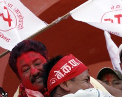 На выборах в Непале побеждают маоисты