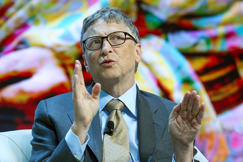 Билл Гейтс, основатель Microsoft

Исчезновение бедных стран

К 2035 году в&nbsp;мире практически не&nbsp;останется бедных стран, спрогнозировал основатель корпорации Microsoft Билл Гейтс в&nbsp;2014 году. Свои слова он подкрепил данными статистики: с&nbsp;1990-х годов число людей, живущих за&nbsp;чертой бедности, снизилось вдвое, и&nbsp;даже в&nbsp;Африке средние доходы выросли на&nbsp;две трети.

При этом затраты на&nbsp;благотворительность, по&nbsp;мнению Гейтса, все еще невелики: даже&nbsp;самая &laquo;щедрая&raquo; страна Норвегия выделяет на&nbsp;внешнюю помощь менее 3% бюджетных средств. Гейтс уверен, что&nbsp;если ему удастся стимулировать щедрость богачей, то&nbsp;к&nbsp;2035 году в&nbsp;мире практически не&nbsp;останется бедных стран (по данным Всемирного банка, в&nbsp;2014 году их было 35). При этом несколько стран все&nbsp;же&nbsp;не&nbsp;сможет справиться с&nbsp;нищетой, признал миллиардер,&nbsp;&mdash; например, Северная Корея и&nbsp;Гаити.
