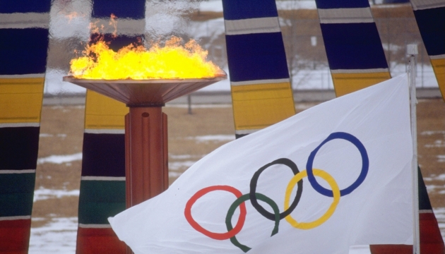 Чаша олимпийского огня на Играх-1988 в Калгари. 