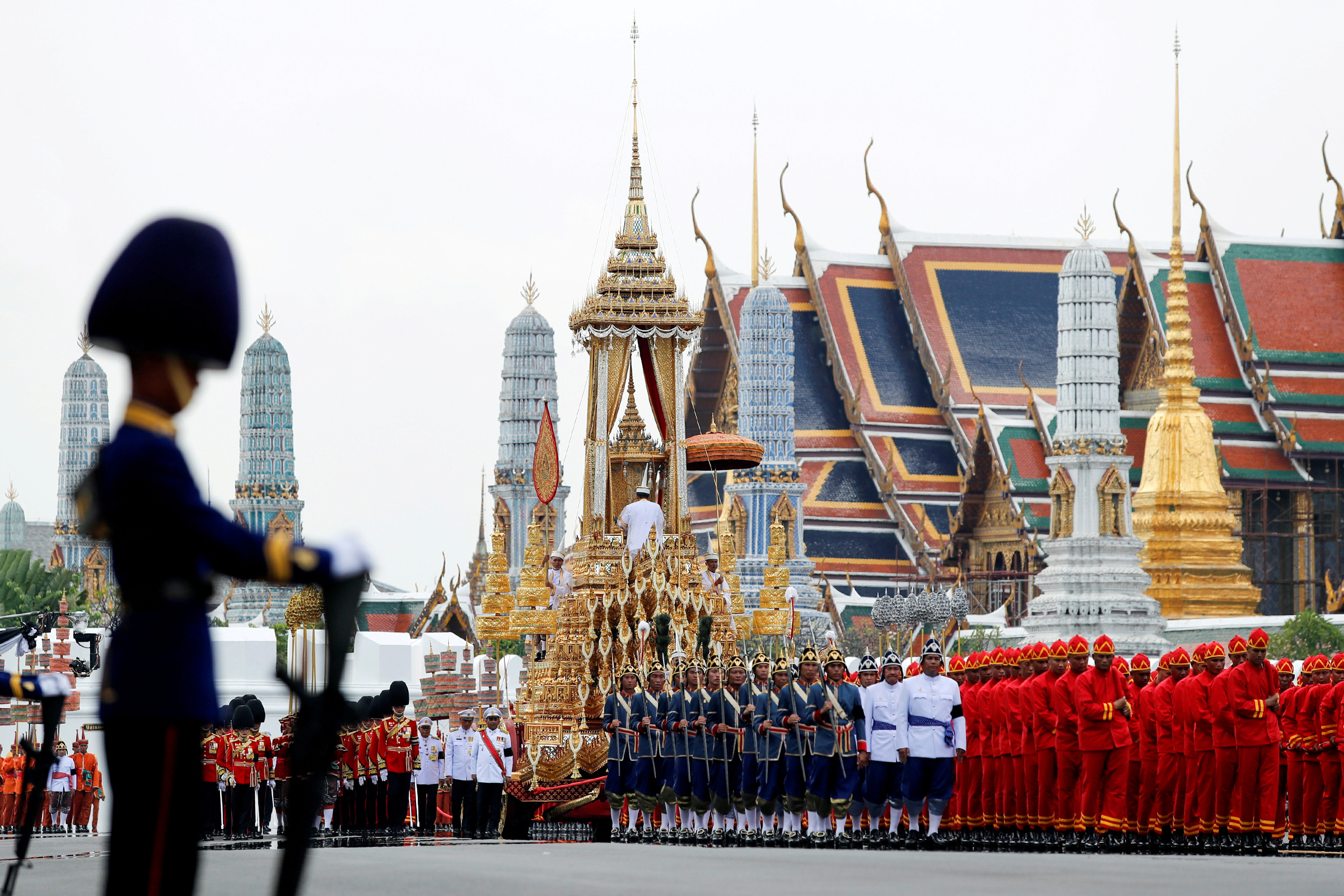 25 октября в Таиланде начались похороны короля Пумипона Адульядета, который умер 13 октября 2016 года