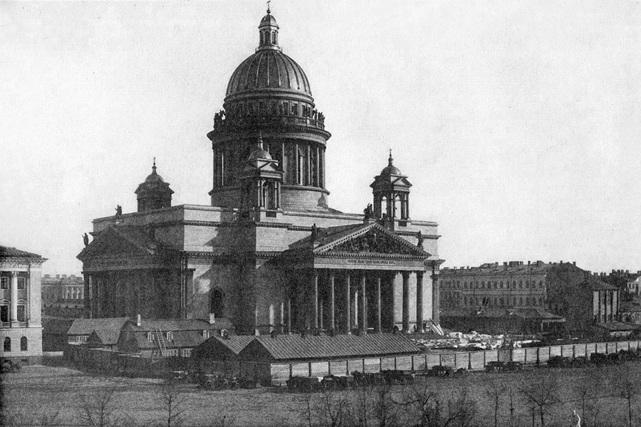 Первым качественным снимком Исаакиевского собора следует считать работу Ивана Бианки, сделанную в 1853&ndash;1854 годах.
