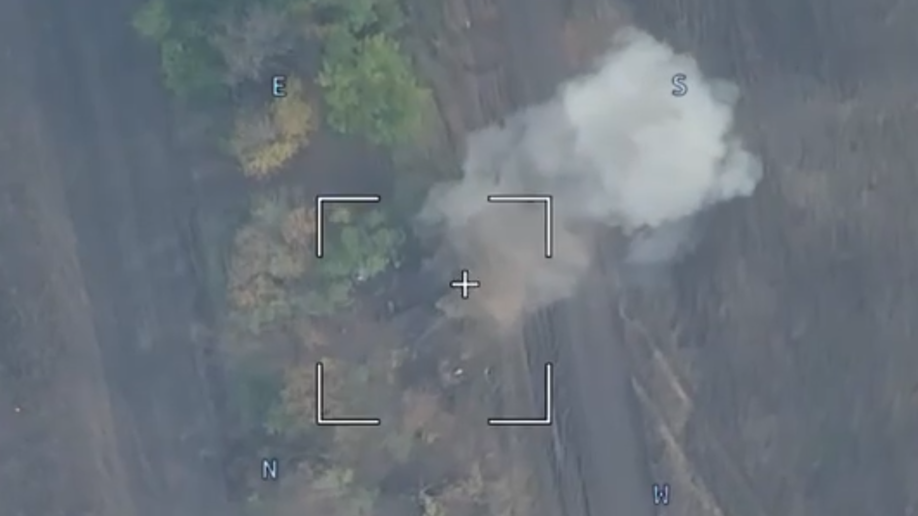 Кадры ударов дронами-камикадзе «Ланцет» по украинской военной технике