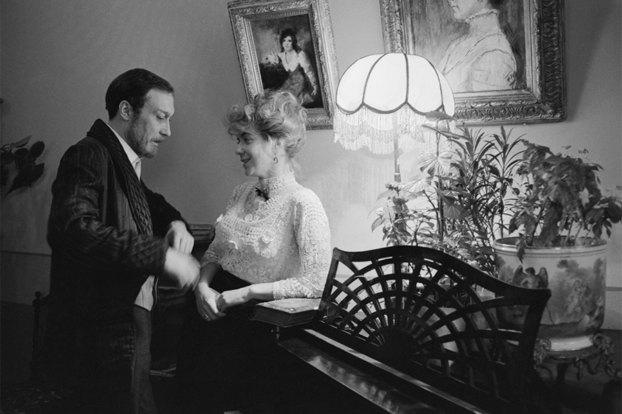 Олег Янковский и Ирина Селезнева на съемках художественного фильма «Крейцерова соната». 1986 год