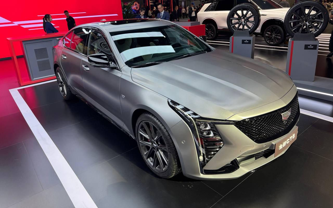 Cadillac представил новый CT5. Он может менять цвет кузова