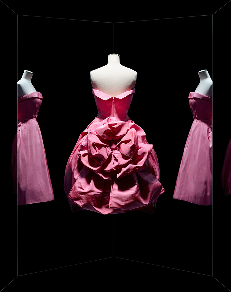 Платье Op&eacute;ra bouffe, Christian Dior,&nbsp; из коллекции haute couture осень-зима, 1956
