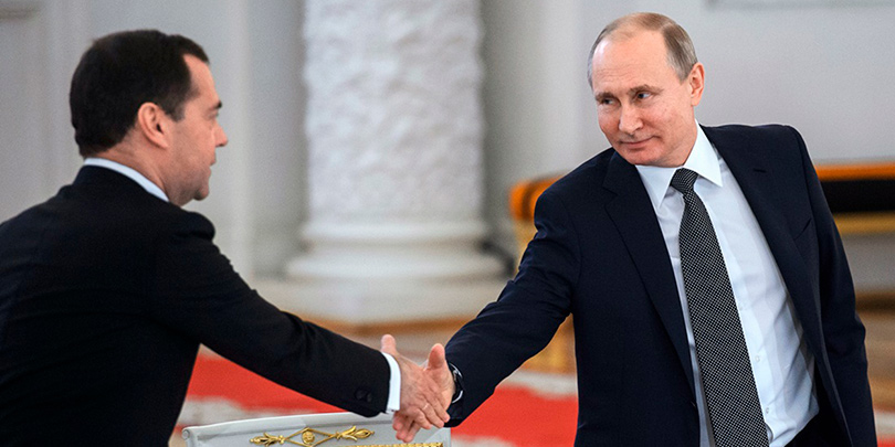 Рейтинги Путина и Медведева выросли впервые за месяц