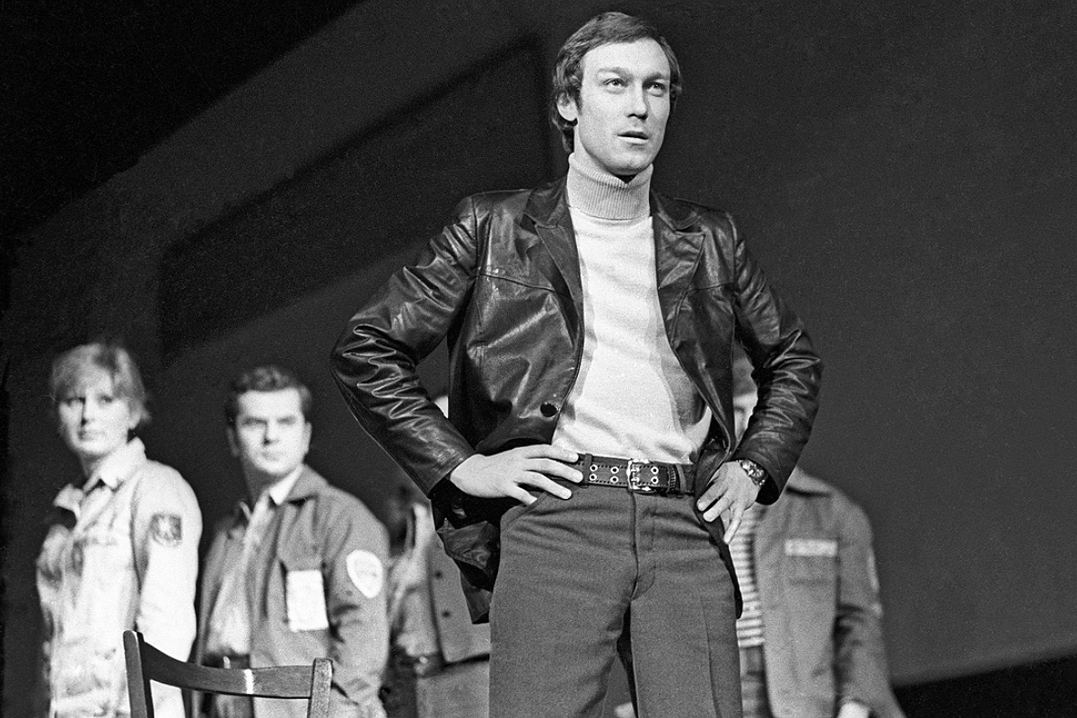 Олег Янковский в роли Горяева в спектакле «Автоград ХХI». 1974 год