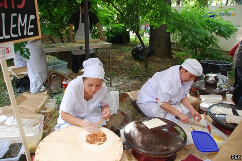 Встреча хипстеров со свеклой: Москву покормили фестивальной едой 