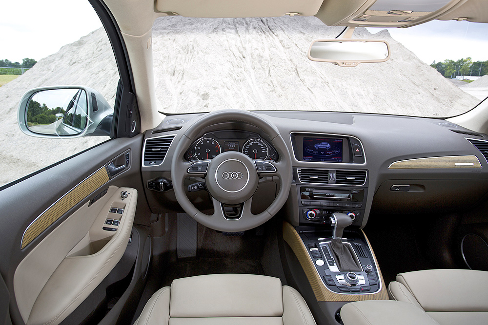 Обзор Audi Q5 - фото интерьера, линейка двигателей, безопасность